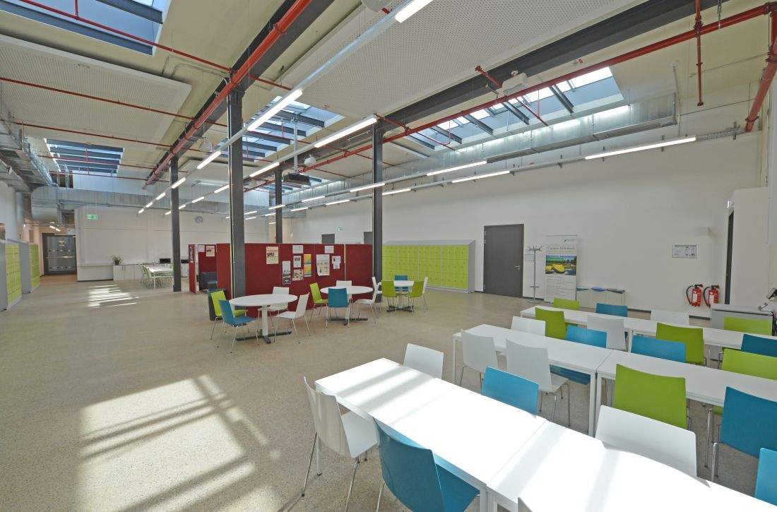 ASP_Aufenthalt_Tische_Stuehle