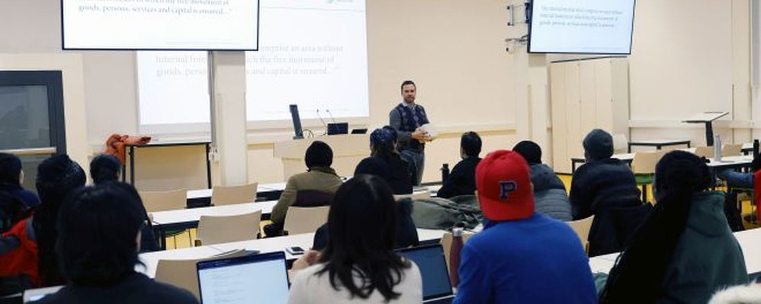 lecture hall course