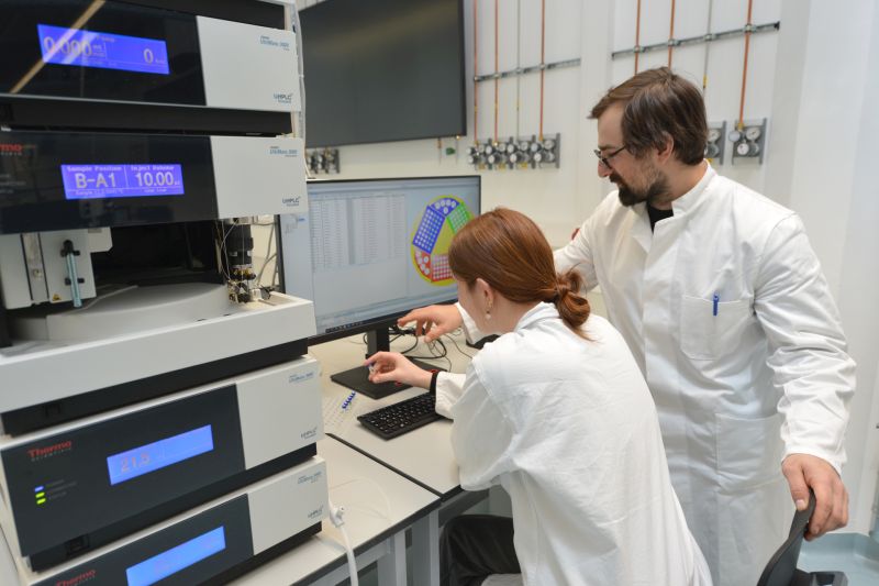 M_student_male_female_graphic